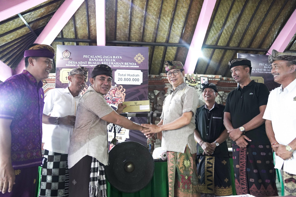 Wabup Suiasa Buka Turnamen Ceki Banjar Celuk Bualu